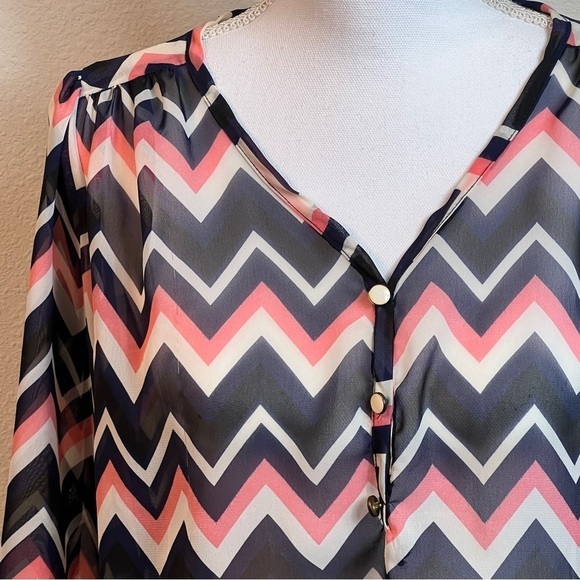 Living Doll Blouse Semi Sheer Women's Large Chevron Pattern 3/4 Sleeves V-Neck - Picture 6 of 10